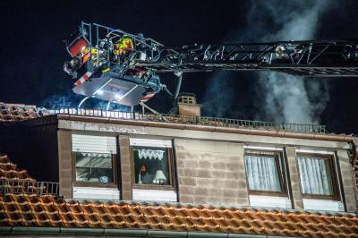 Denkendorf: Nachbarn entdecken Dachstuhlbrand - Feuerwehr rettet Bewohner